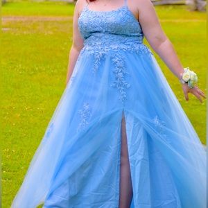 David’s Bridal Women Size 16 blue prom dress